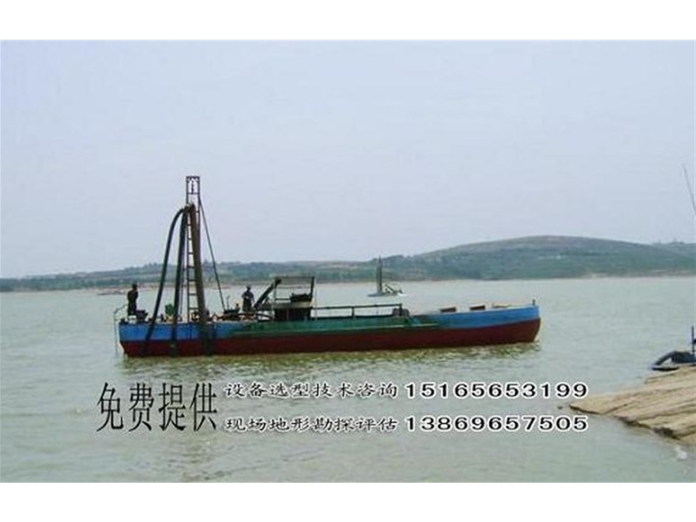 自抽自卸式抽沙運輸船工作現場